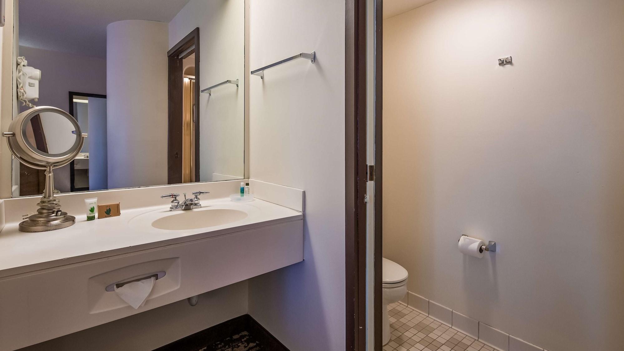 Charlevoix Inn & Suites Surestay Collection By Best Western المظهر الخارجي الصورة