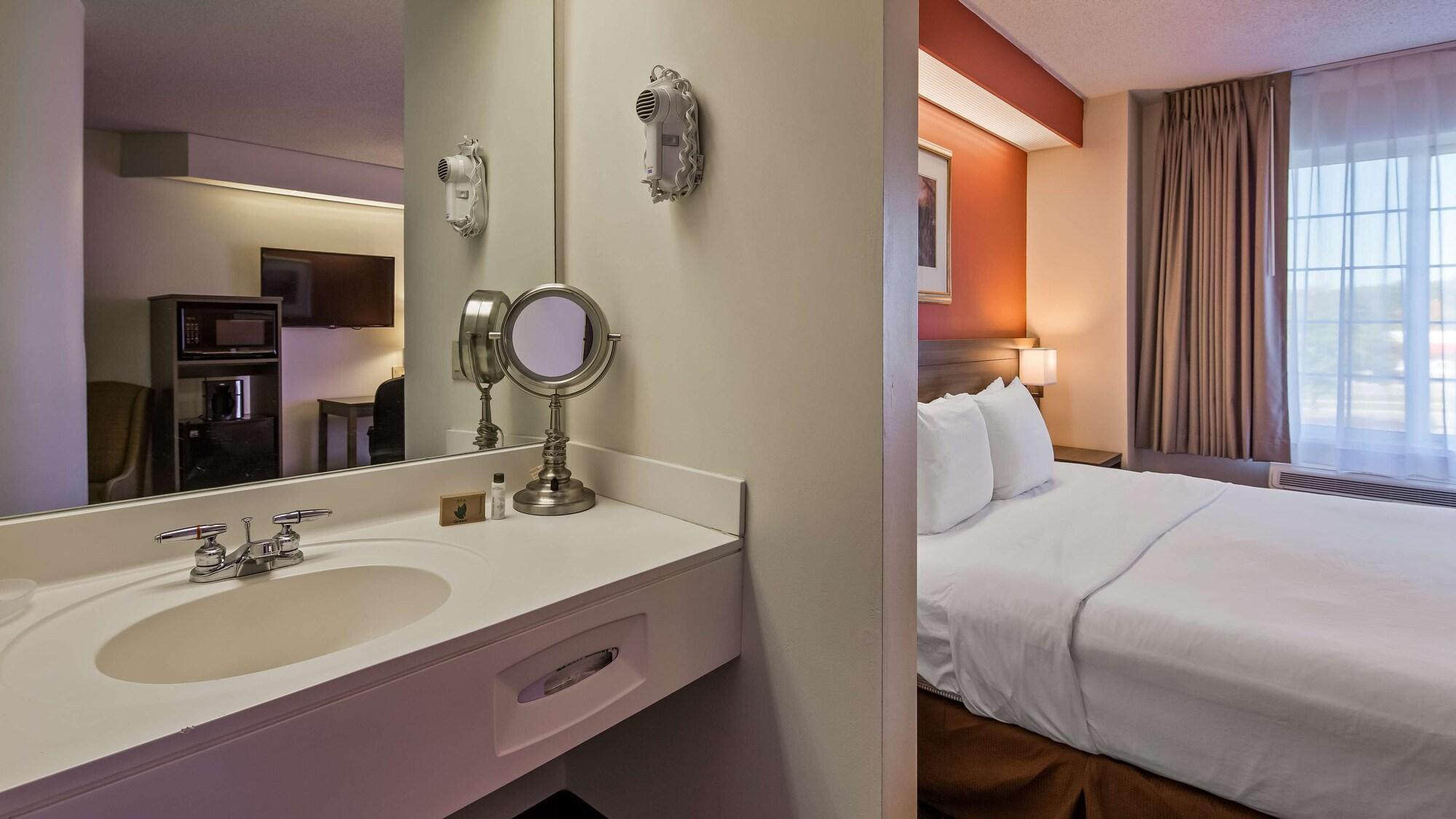 Charlevoix Inn & Suites Surestay Collection By Best Western المظهر الخارجي الصورة