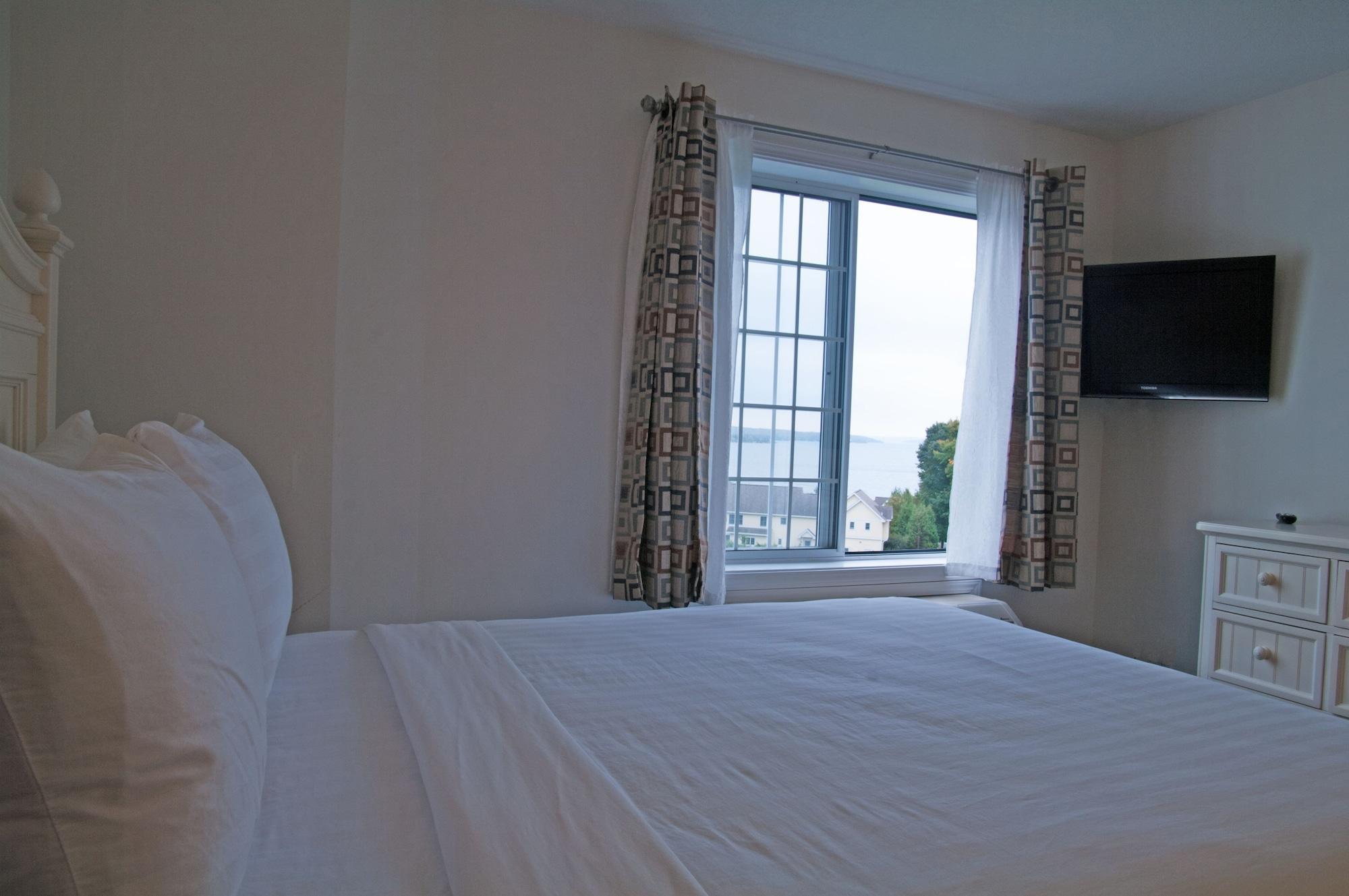 Charlevoix Inn & Suites Surestay Collection By Best Western المظهر الخارجي الصورة