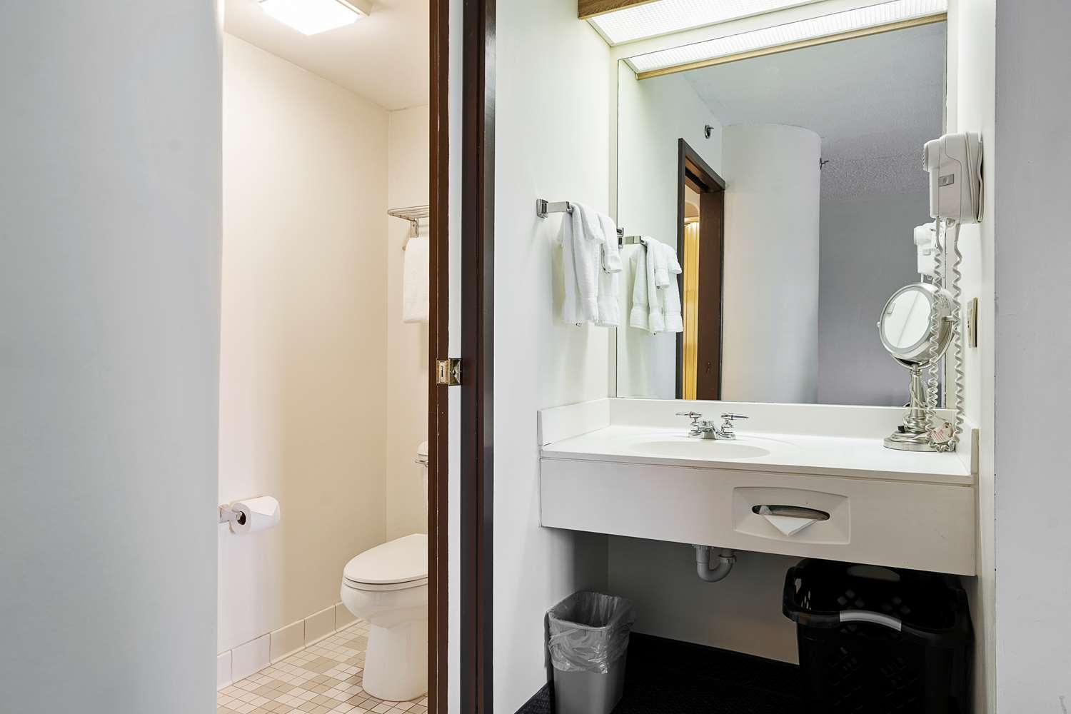 Charlevoix Inn & Suites Surestay Collection By Best Western المظهر الخارجي الصورة