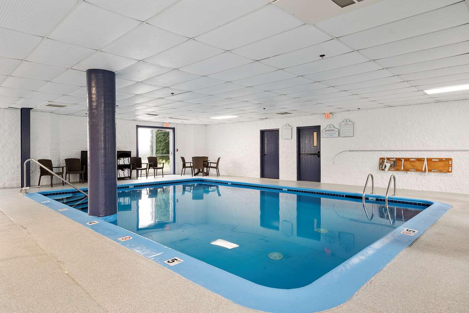 Charlevoix Inn & Suites Surestay Collection By Best Western المظهر الخارجي الصورة