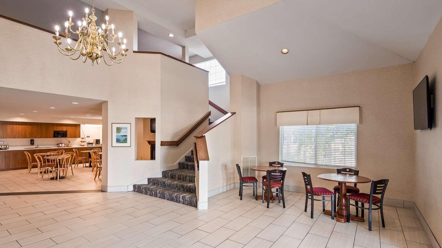 Charlevoix Inn & Suites Surestay Collection By Best Western المظهر الخارجي الصورة