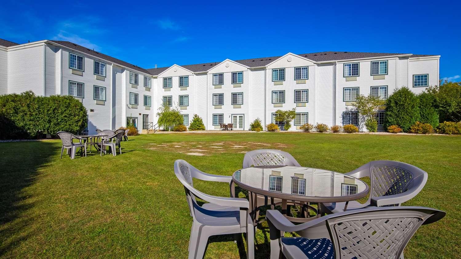 Charlevoix Inn & Suites Surestay Collection By Best Western المظهر الخارجي الصورة