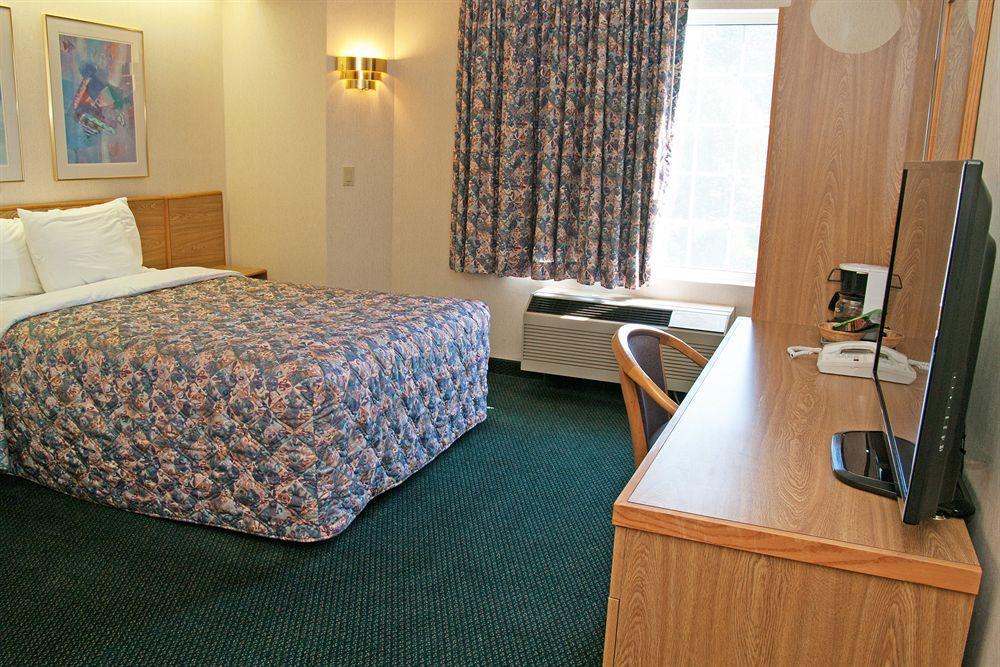 Charlevoix Inn & Suites Surestay Collection By Best Western المظهر الخارجي الصورة